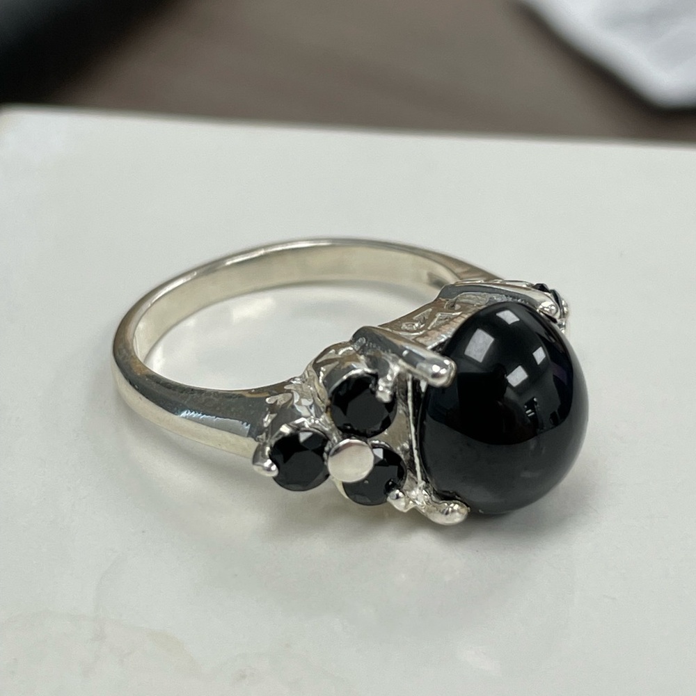 Natural AAA black spinel oval cabochon silver ring. Size 6.25